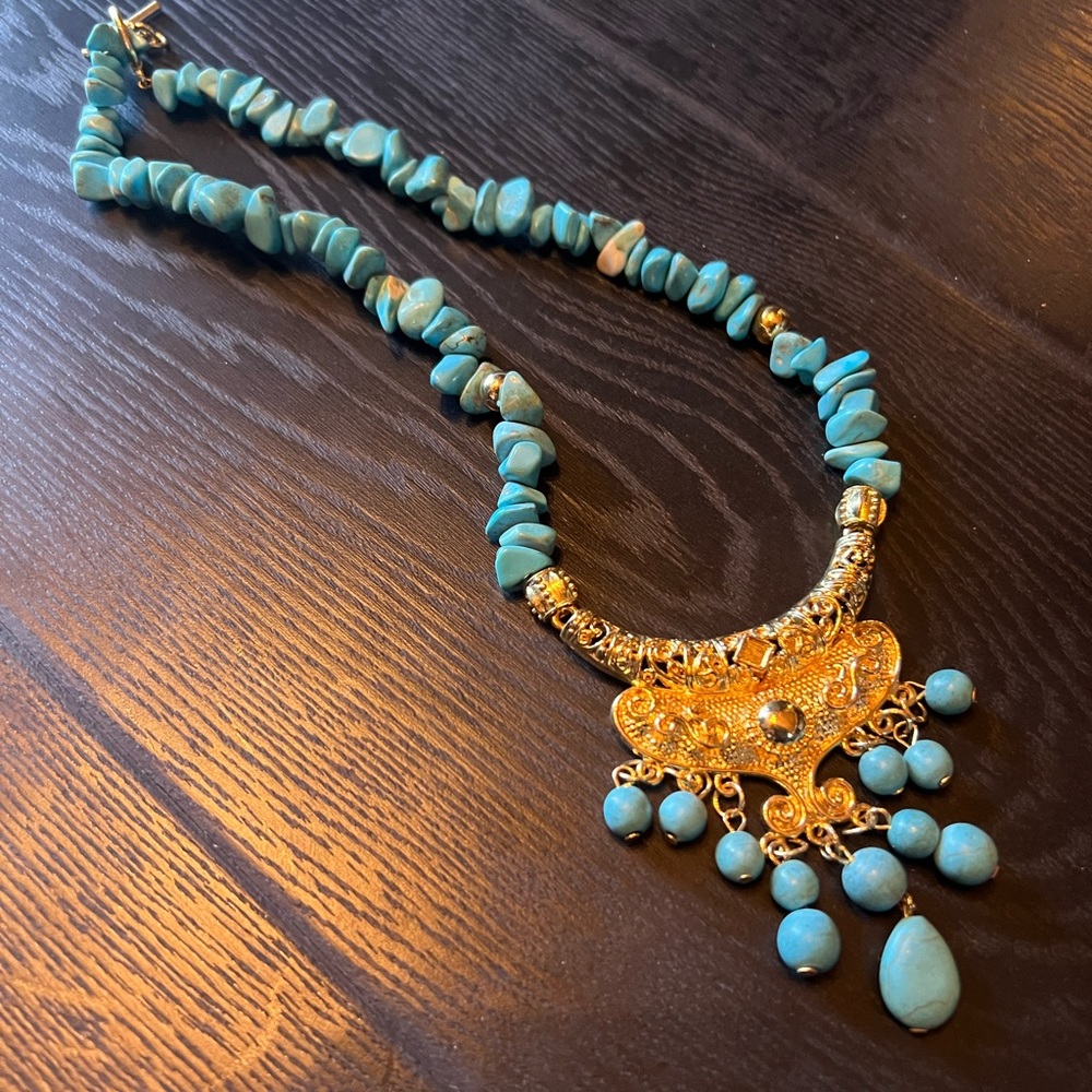 Beautiful turquoise embedding chips with a gorgeous pendant.
